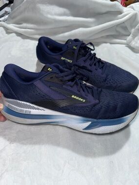 Brooks Men’s Navy and Black Running Shoes with Subtle Lime Accents